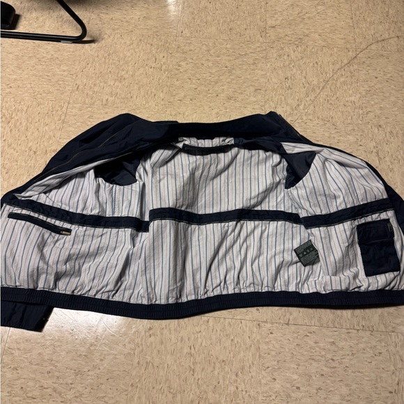 Weatherproof jacket - Picture 5 of 6